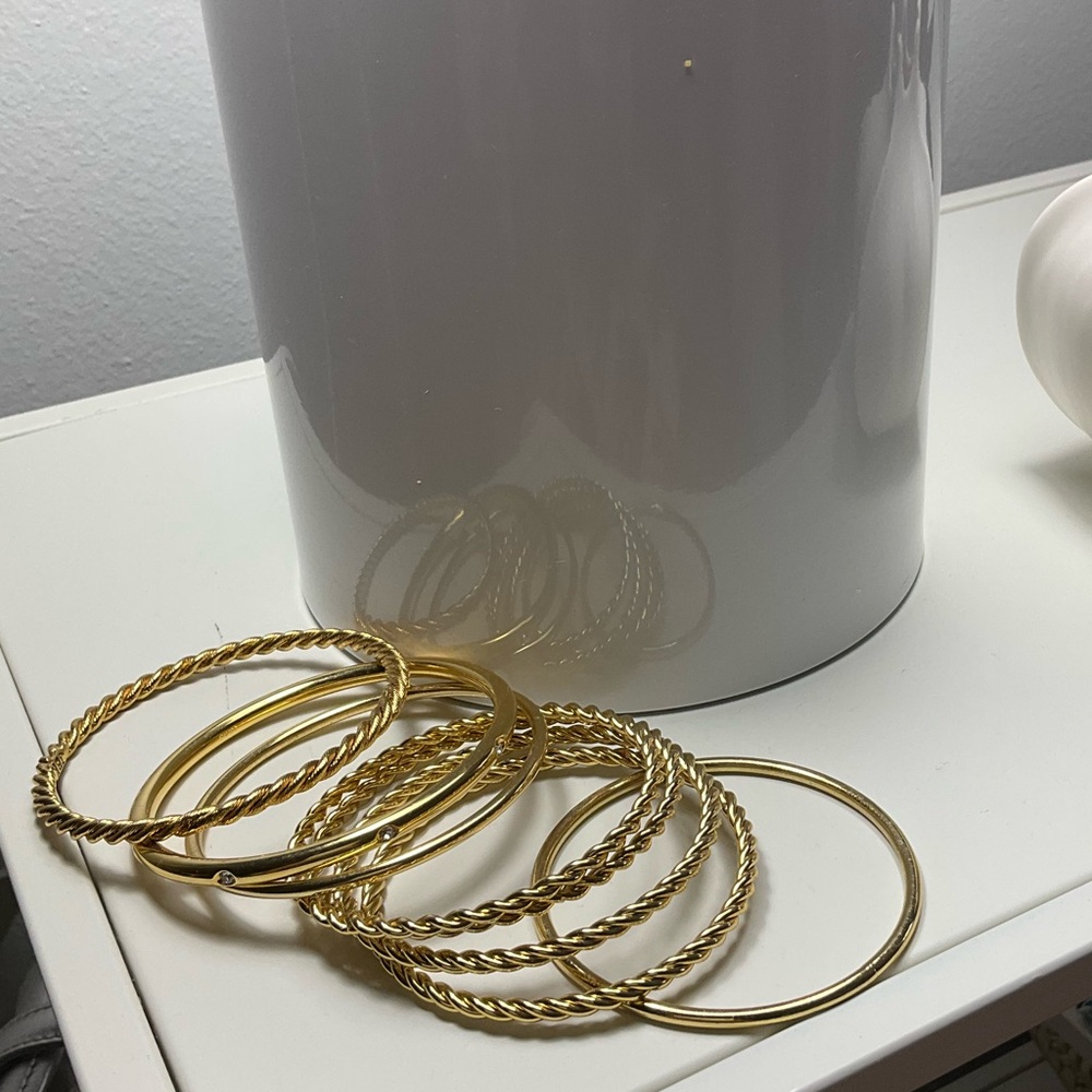 Elegant Gold-Tone Bangle Bracelet Set